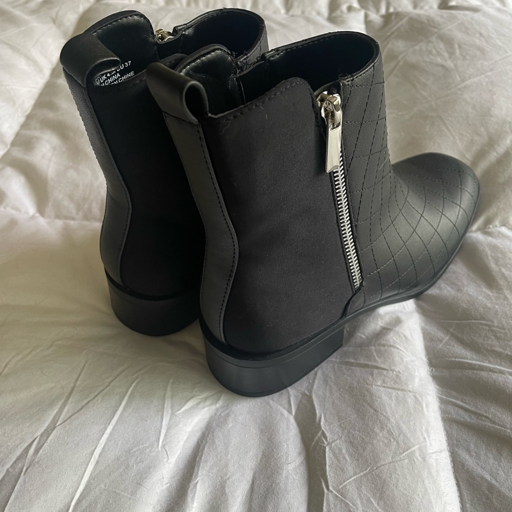 NEW pleather and suede ankle boots low chunk heal. Stylish zippers on both sides
